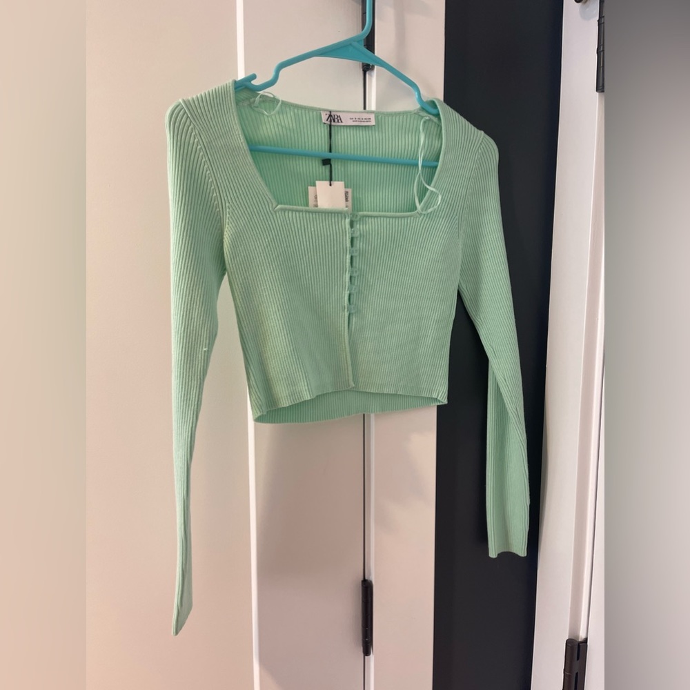 Never worn mint Zara cropped long sleeve knit